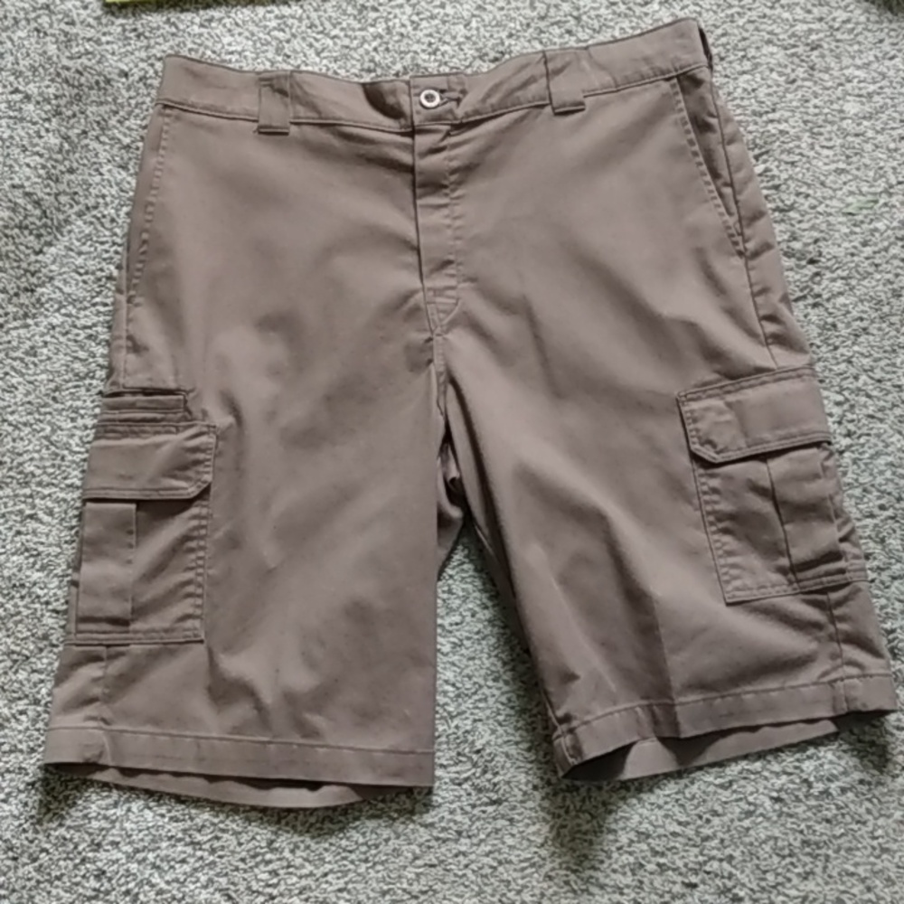 Dickies size 38 brown cargo shorts
